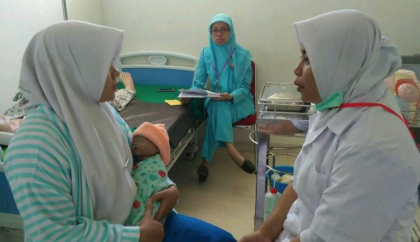 Kolaborasi Tenaga Kesehatan dalam Peningkatan Kesehatan Ibu Hamil dan Anak: Webinar Nasional
