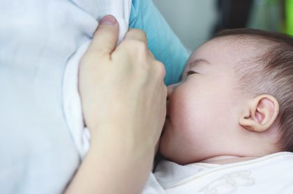 Bagaimana Pemberian ASI pada Ibu/Bayi dengan gejala COVID-19?