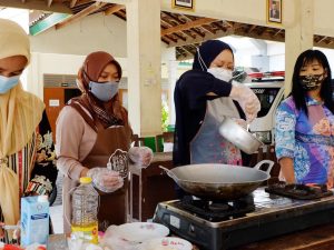 Dosen Universitas Alma Ata Latih Kader Guwosari Tentang Penerapan SDIDTK Anak Stunting dan Cara Pembuatan Makanan Tambahan Berbahan Pangan Lokal
